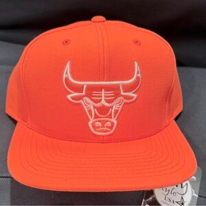 Exclusive Mitchell & Ness Chicago Bulls Snapback Neon Orange NWT